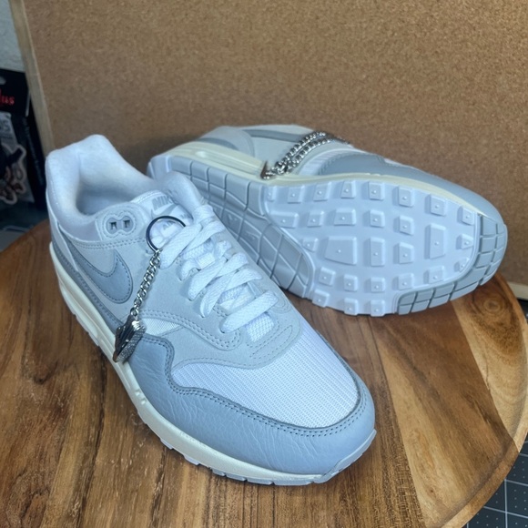 Nike
Air max
‘Pure platinum’/ sail/light/smoke Grey
Brand new - Picture 4 of 10